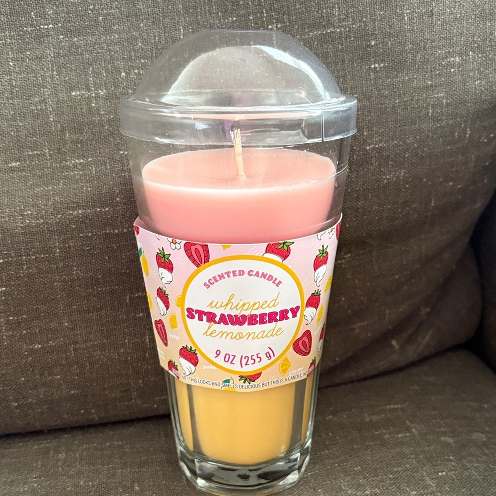 Whipped Strawberry Lemonade Scented Candle - Picture 1 of 4